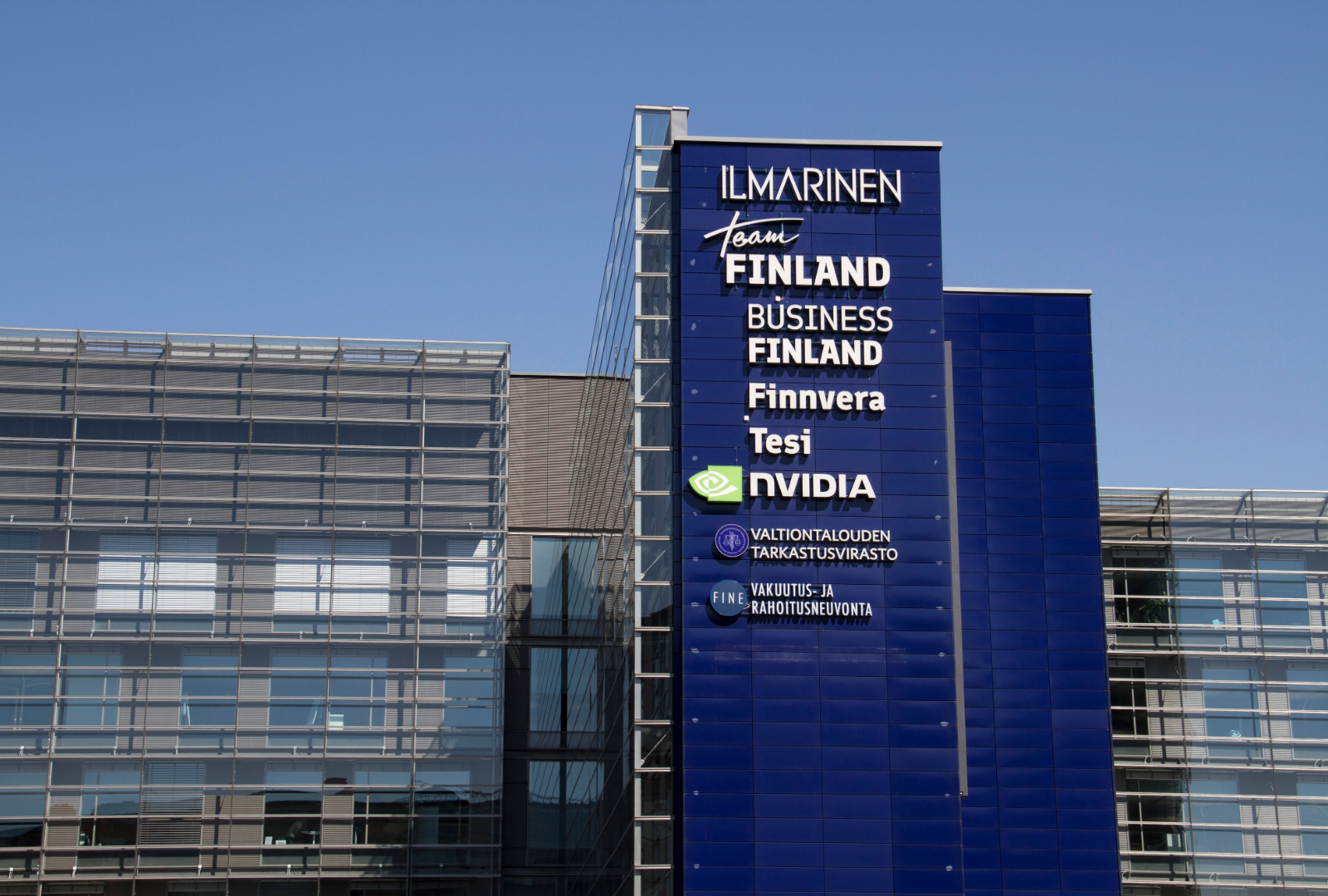 Business law services Finland